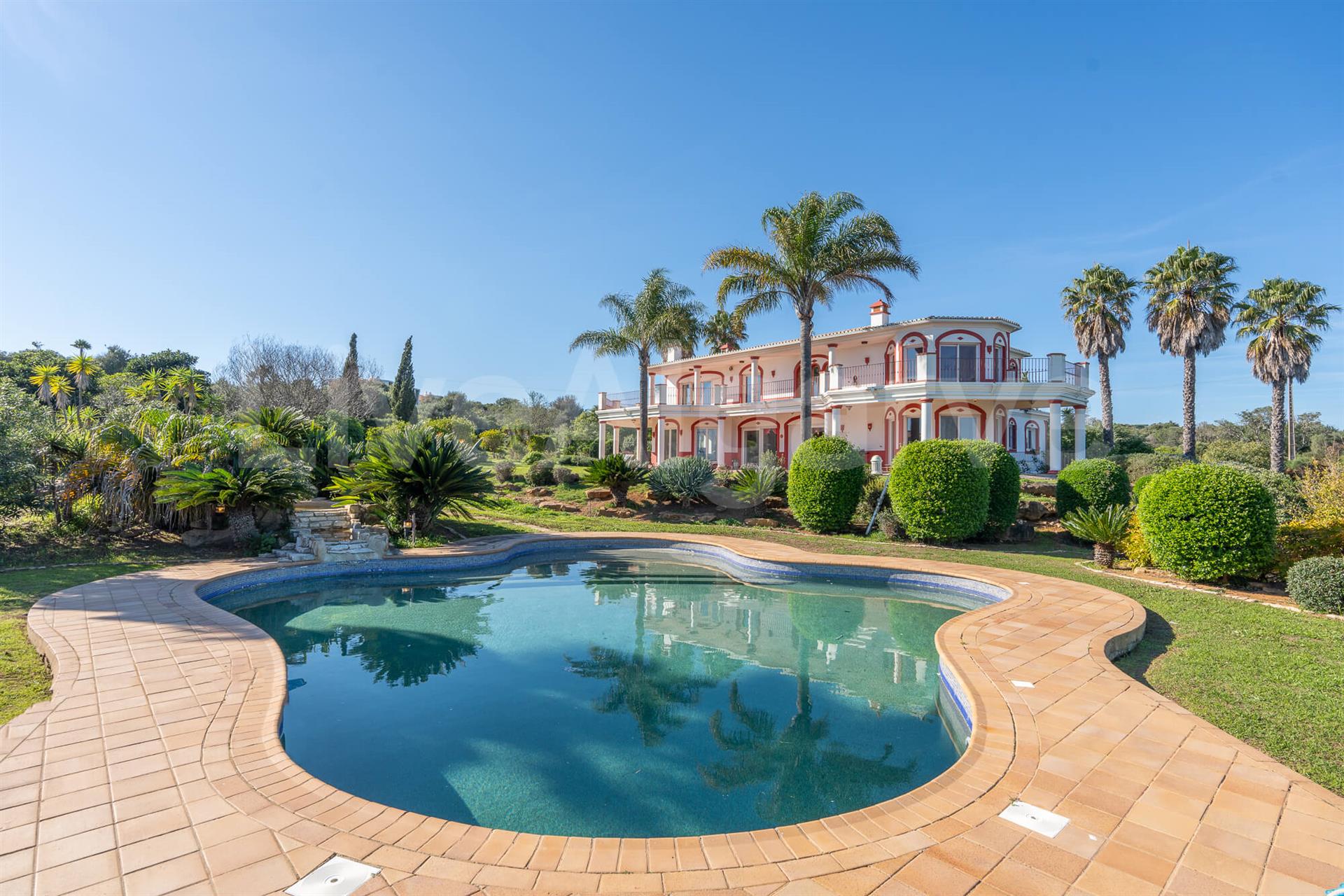 Luxo | Bela Moradia V3+1 á Venda com Vista para a Ria de Alvor, Vale da Lama – Lagos