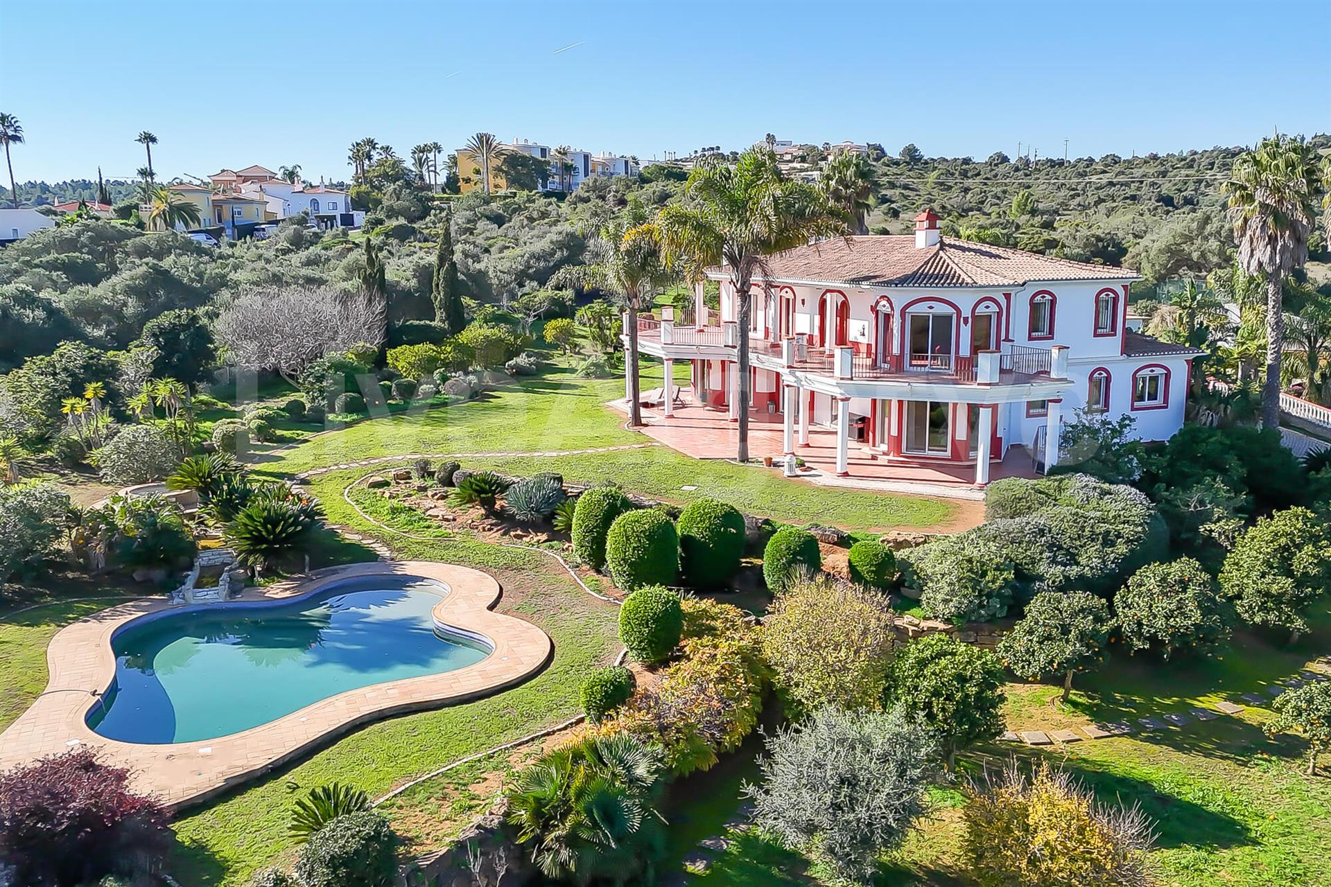 Luxo | Bela Moradia V3+1 á Venda com Vista para a Ria de Alvor, Vale da Lama – Lagos