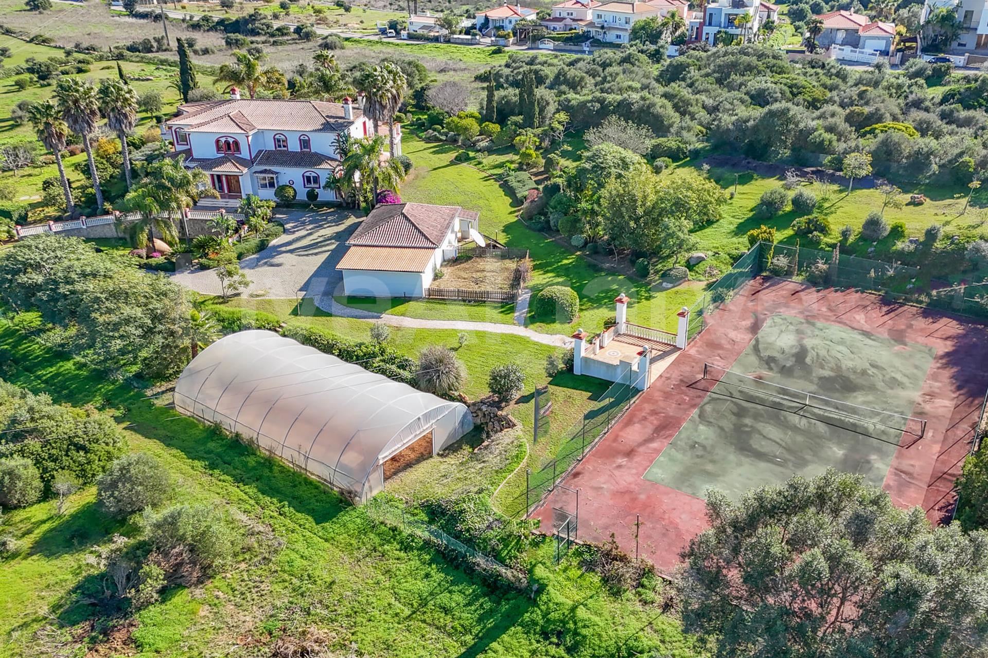 Luxo | Bela Moradia V3+1 á Venda com Vista para a Ria de Alvor, Vale da Lama – Lagos