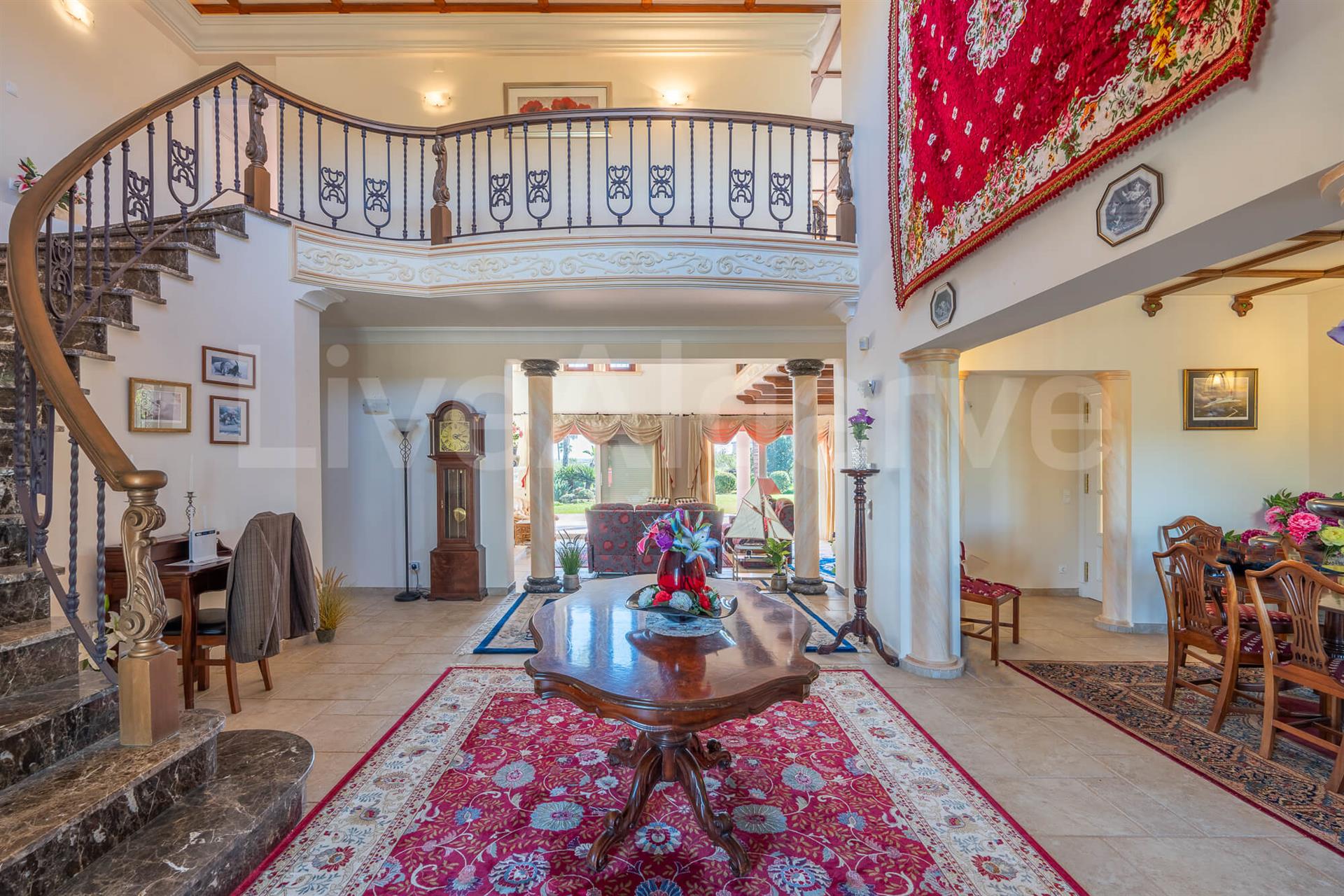 Luxo | Bela Moradia V3+1 á Venda com Vista para a Ria de Alvor, Vale da Lama – Lagos