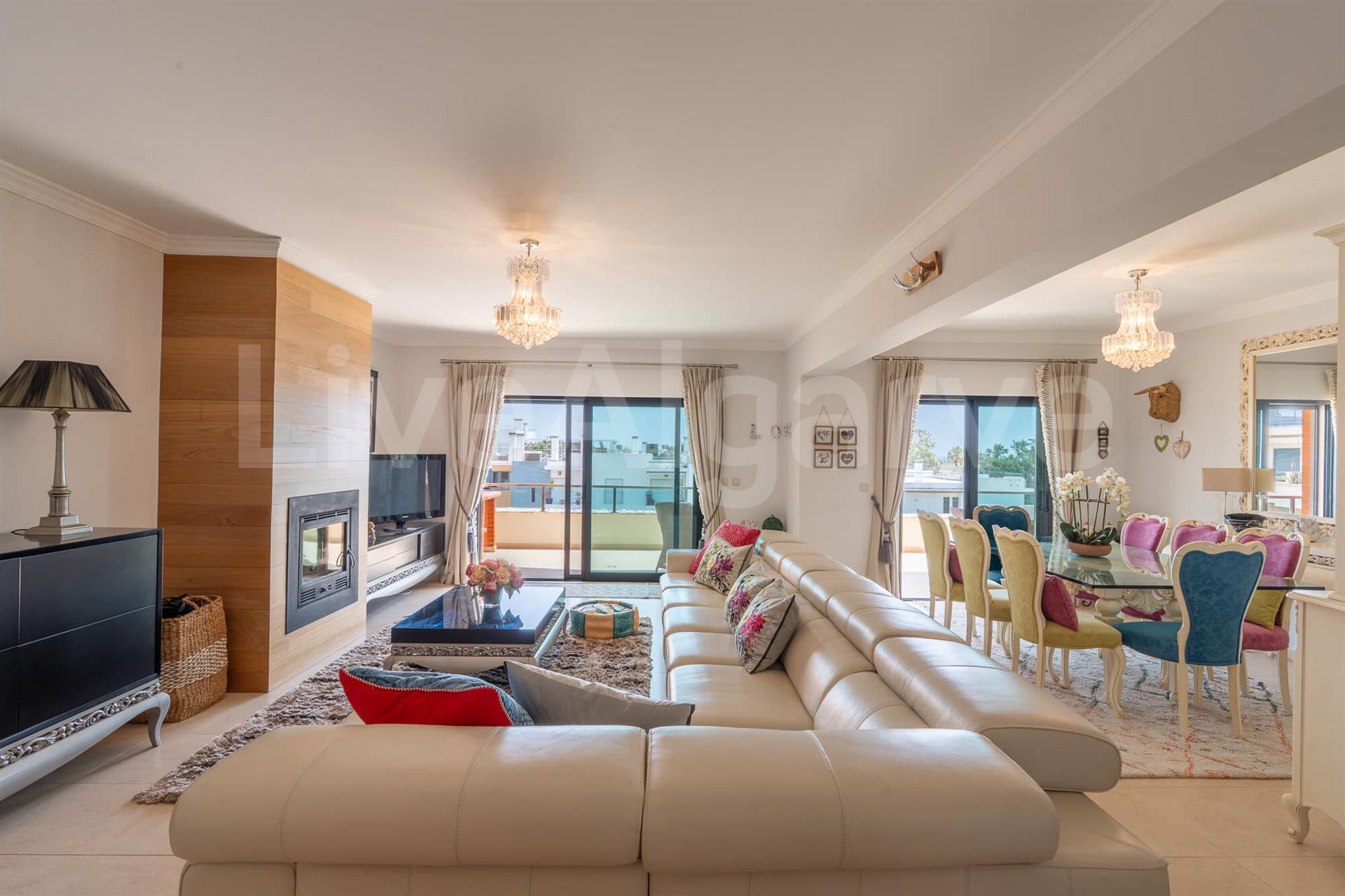 Luxury | T4 Penthouse with Panoramic Sea and City Views at Meia Praia for Sale – Lagos