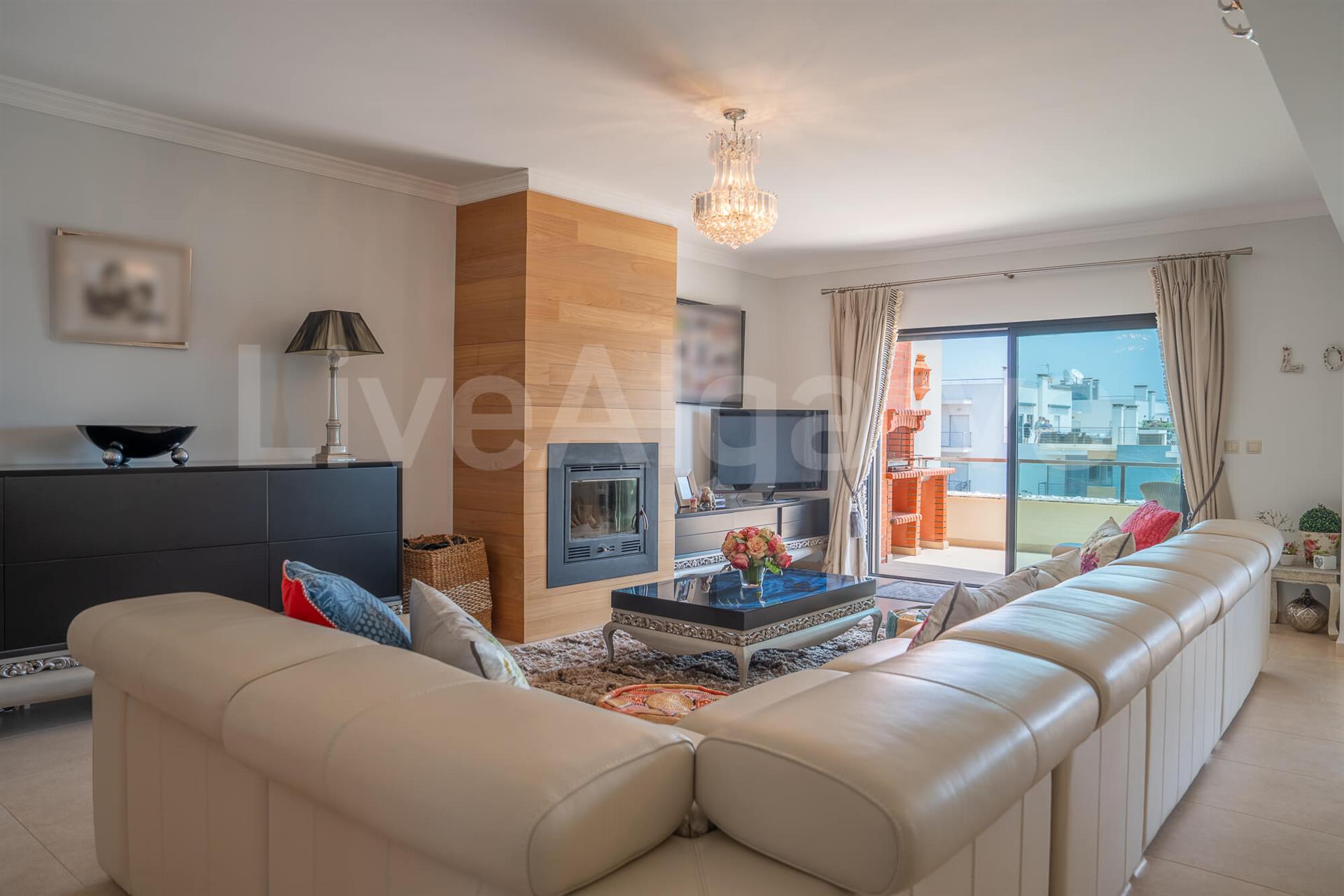 Luxury | T4 Penthouse with Panoramic Sea and City Views at Meia Praia for Sale – Lagos