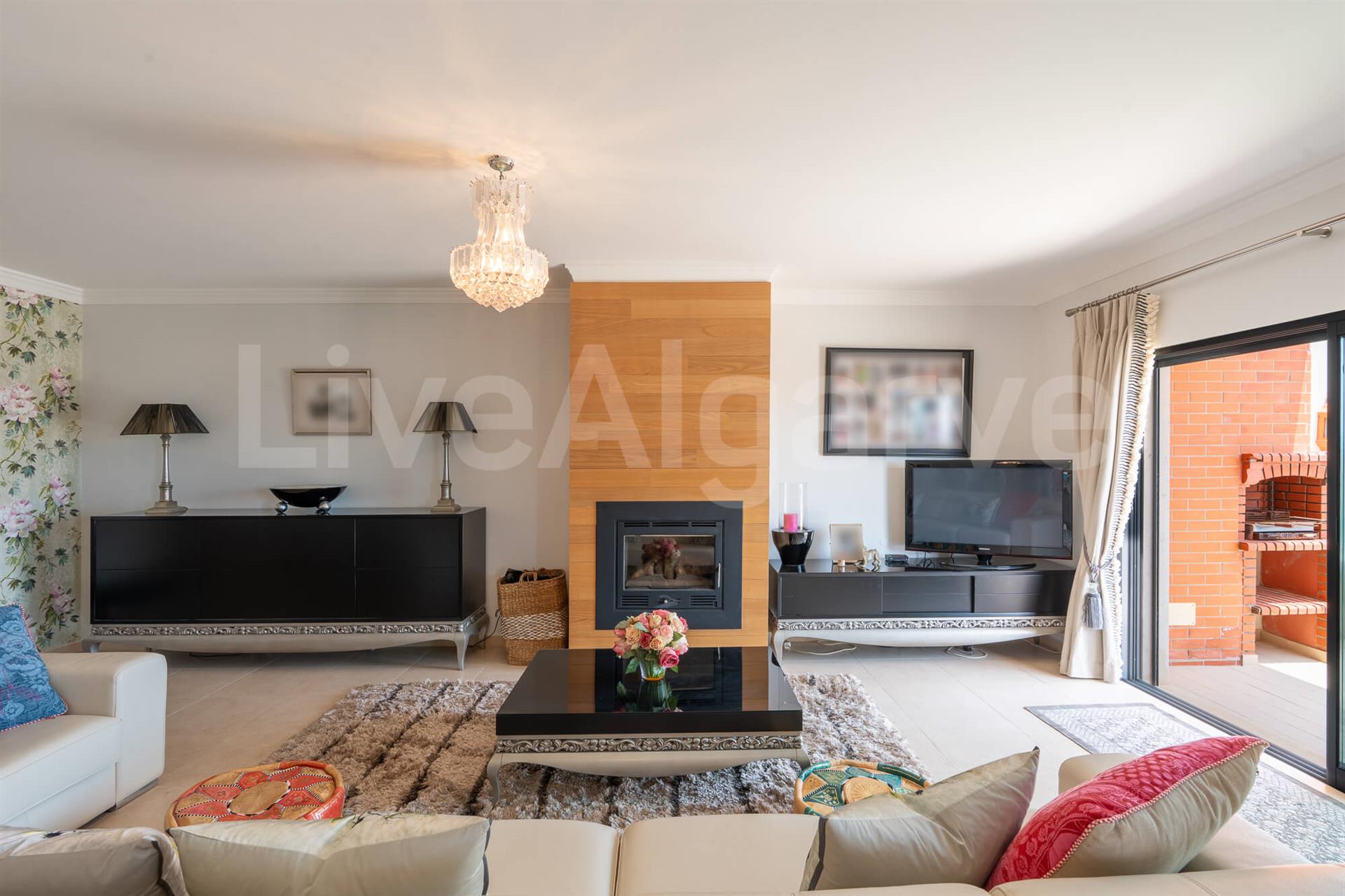 Luxury | T4 Penthouse with Panoramic Sea and City Views at Meia Praia for Sale – Lagos