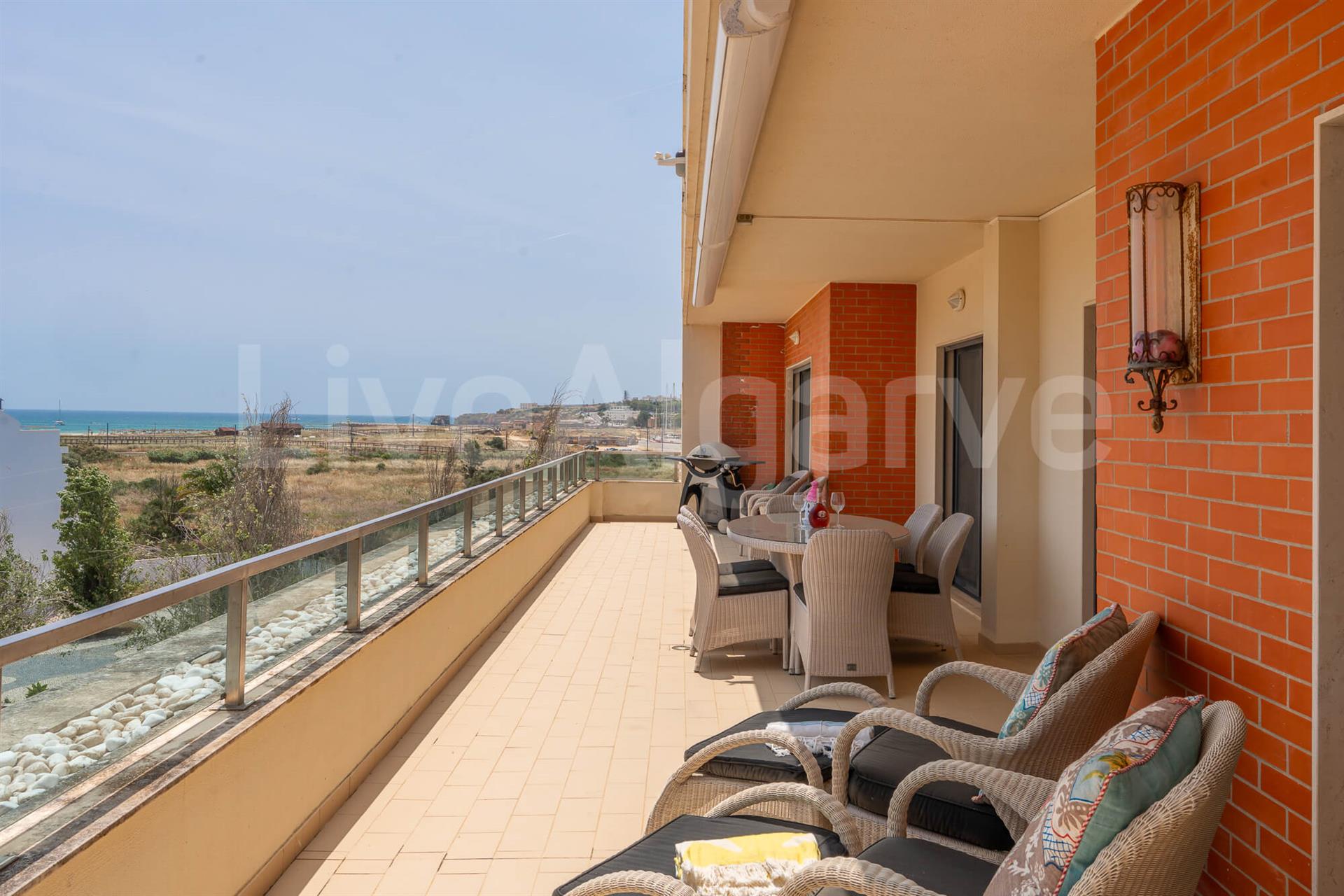 Luxury | T4 Penthouse with Panoramic Sea and City Views at Meia Praia for Sale – Lagos