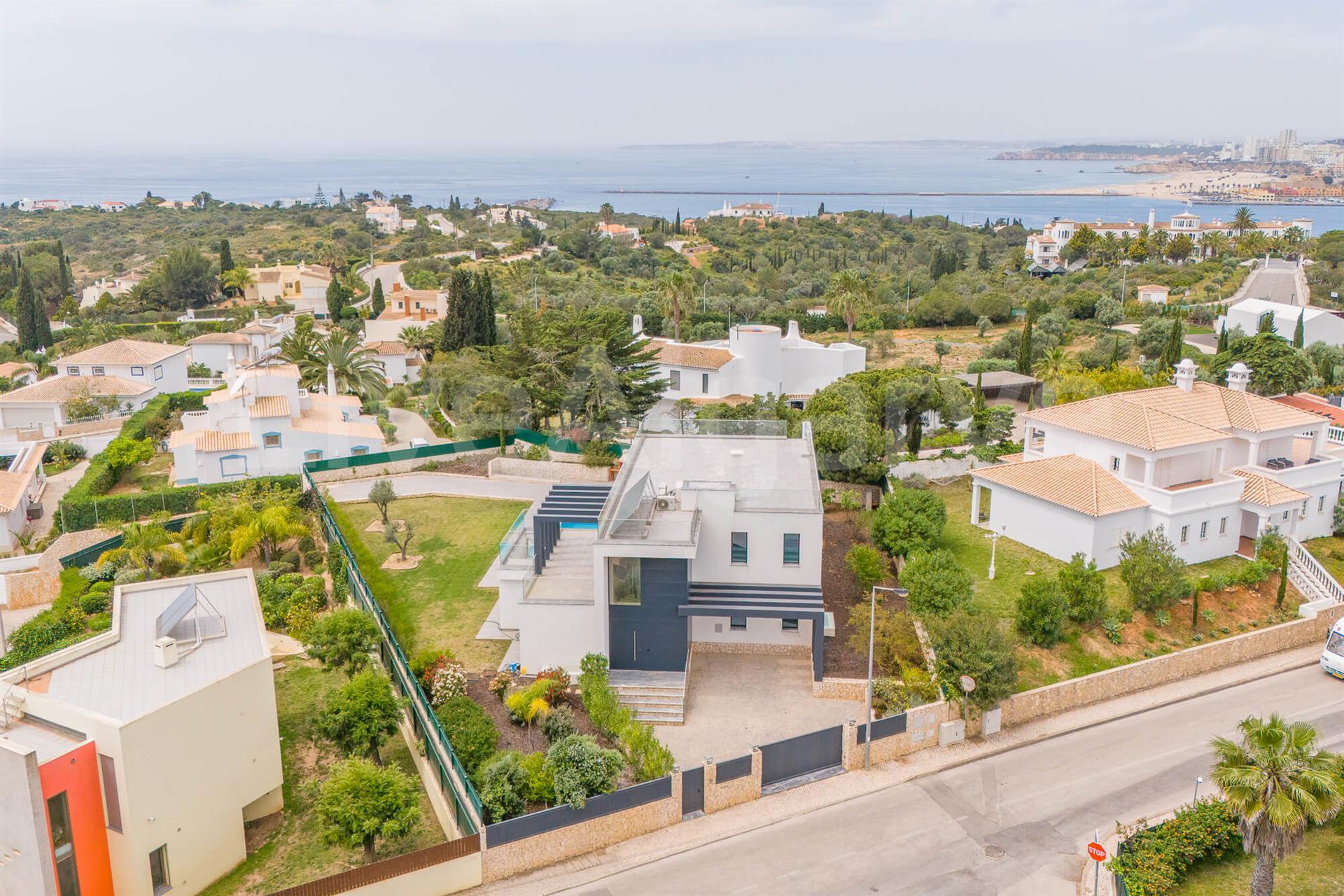 Vue sur la mer | Villa de luxe ultra-moderne T4+1 à Ferragudo à vendre - Lagoa