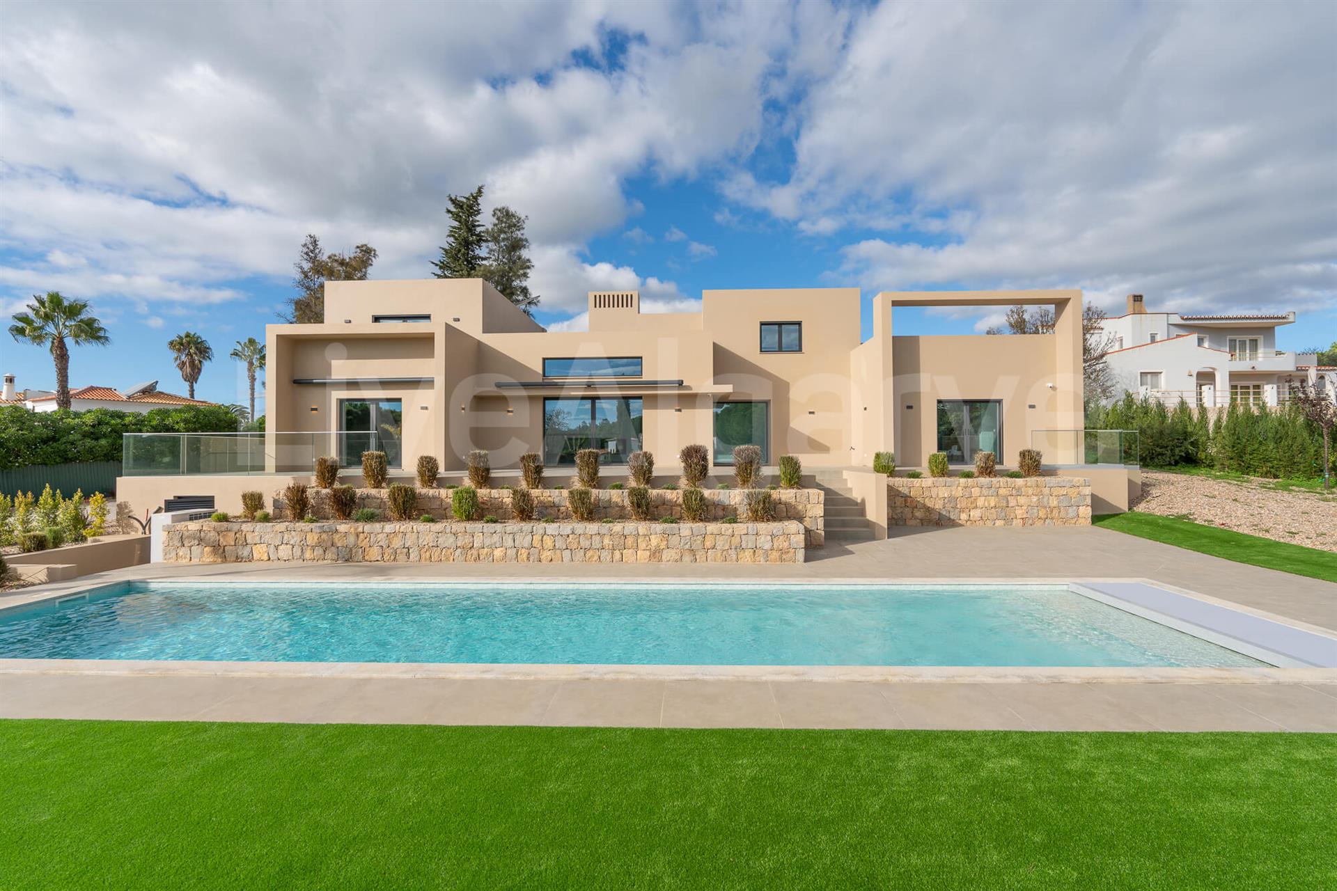Neubau | Moderne 4 Sz Luxusvilla in Carvoeiro zum Verkauf – Lagoa