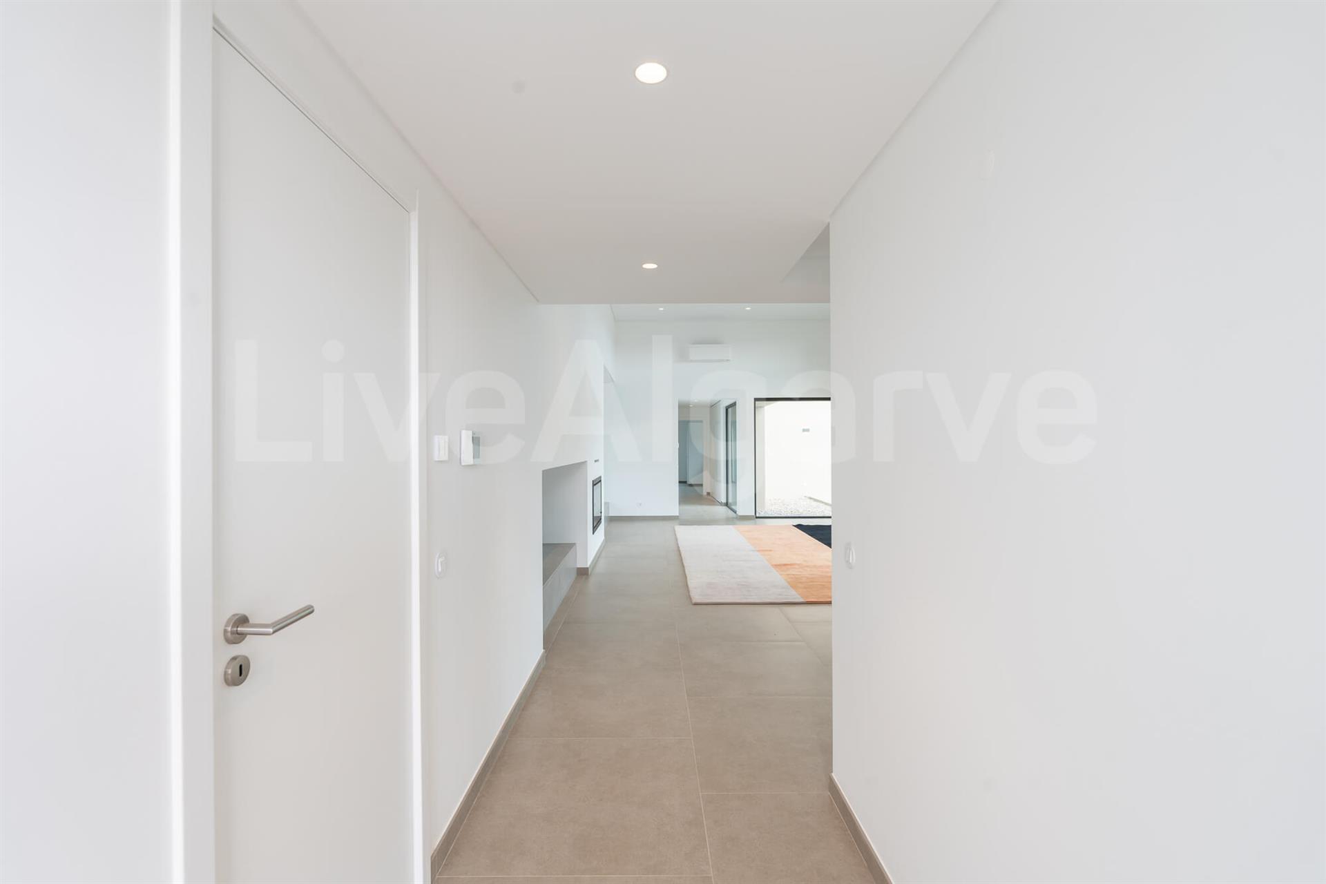 Neubau | Moderne 4 Sz Luxusvilla in Carvoeiro zum Verkauf – Lagoa
