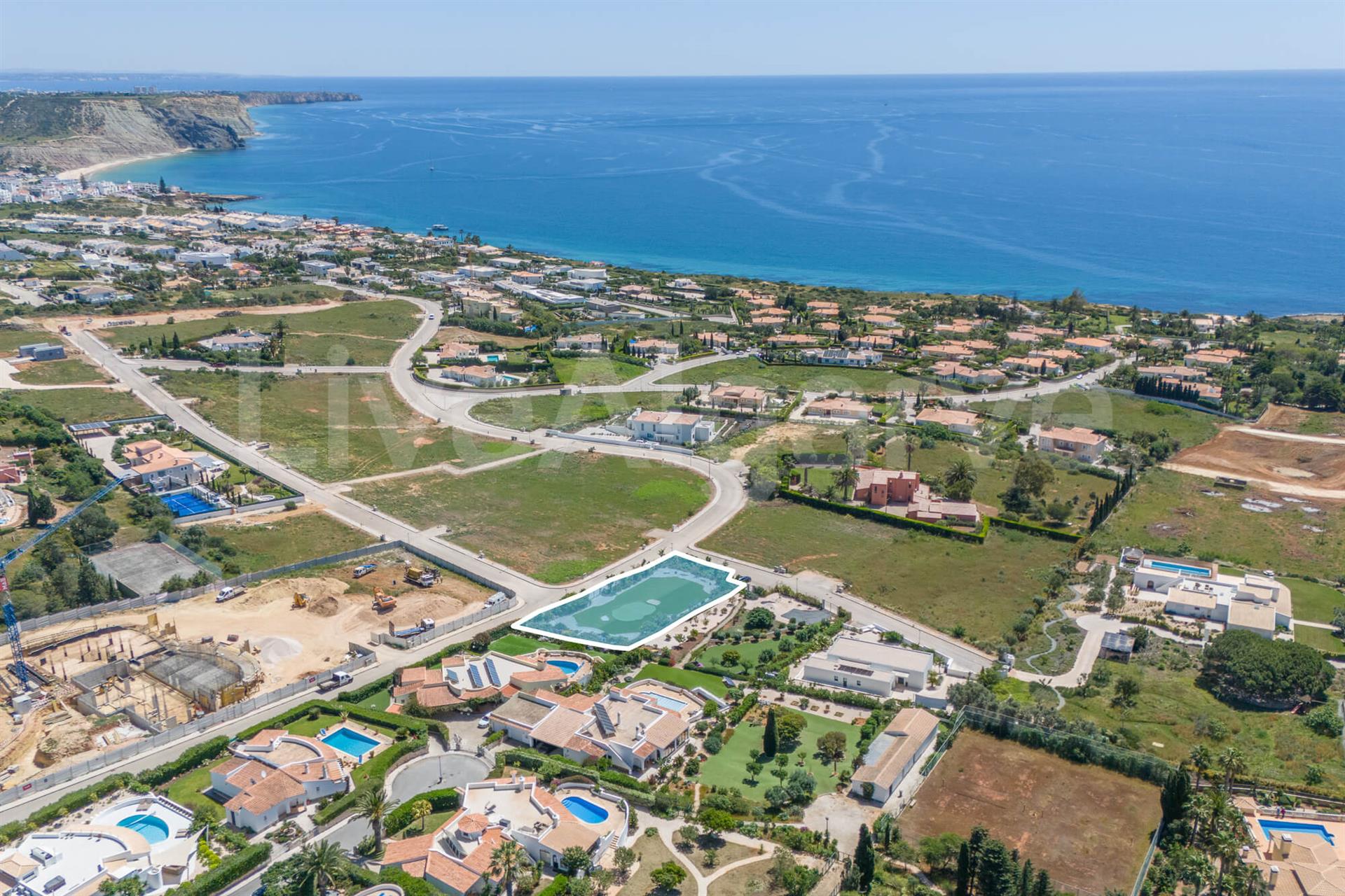 Nouveau développement | Beau terrain à bâtir pour villa individuelle près de la mer à Praia de Luz 