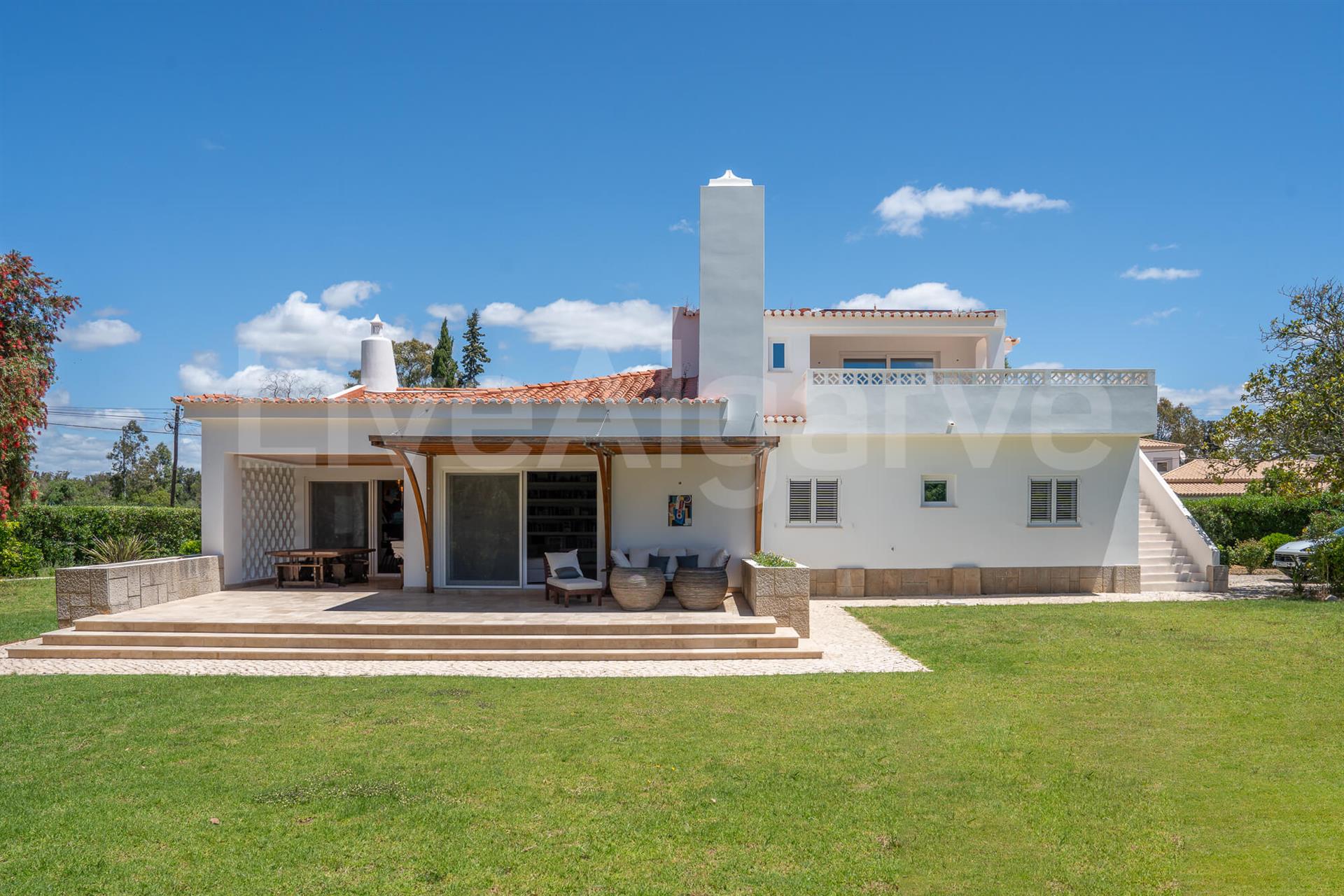 Luxury | Classy Refurbished T4+1 Villa at Penina Golf Resort, Alvor for Sale - Portimão
