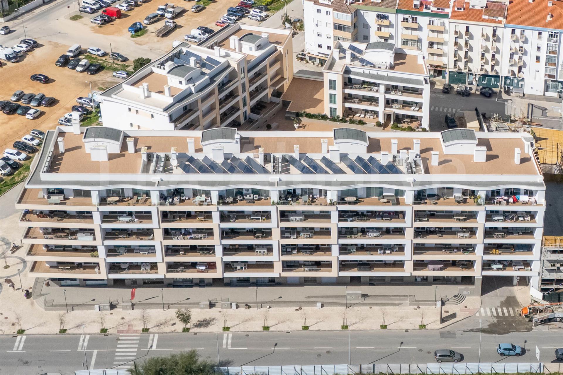 Luxury | Sleek T3 City Flat with Marina and Sea Views for Sale - Lagos