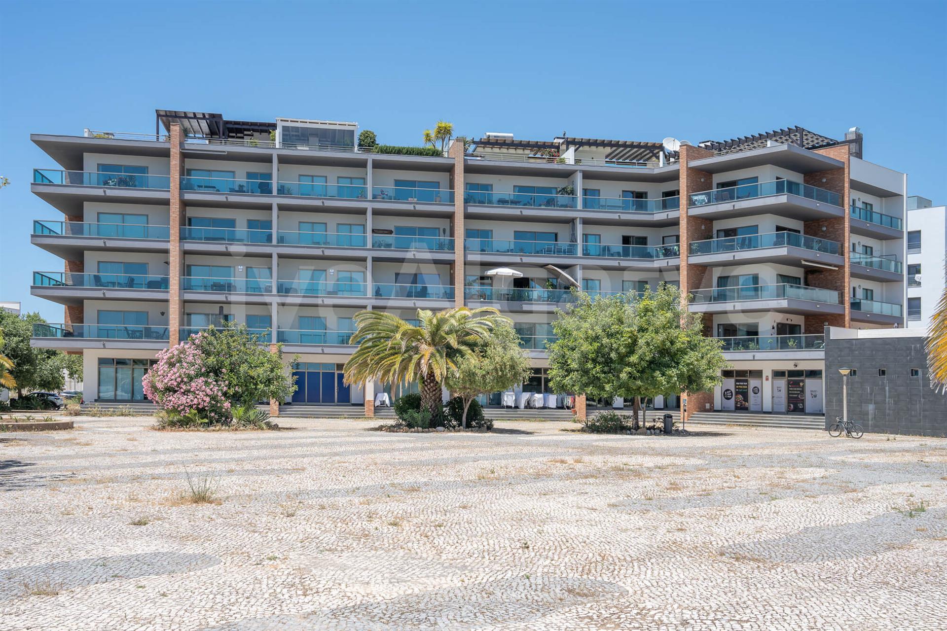 Vista Mar | Bonito Apartamento T2 No Condomínio Edifício Aquário Na Meia Praia À Venda – Lagos