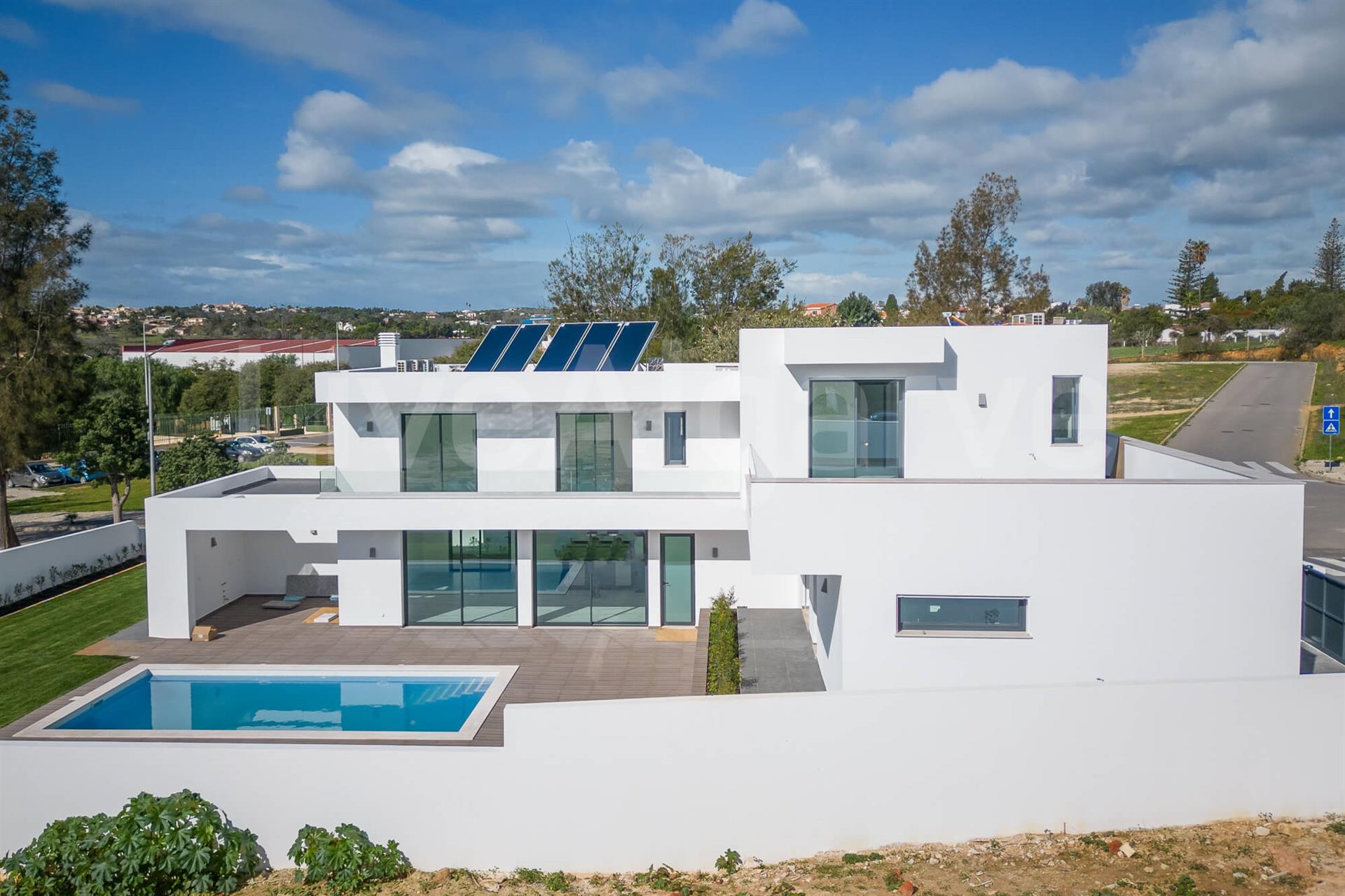 Ultra-moderne | Superbe villa T3 en construction près de la plage de Porto do Mós à vendre - Lagos