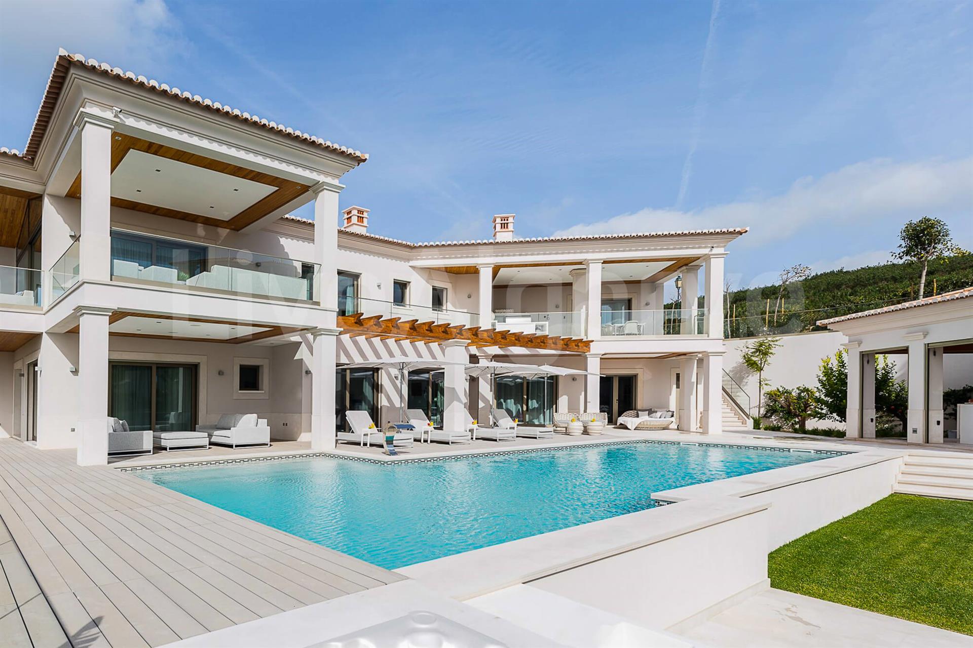 Luxury | Elegante T5 Mansion for Sale at Santo António Golf Resort, Budens - Vila do Bispo