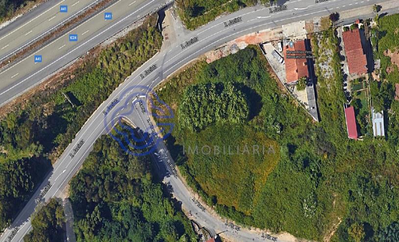 Terreno para construção de moradias/apartamentos em Barreiro junto à A41