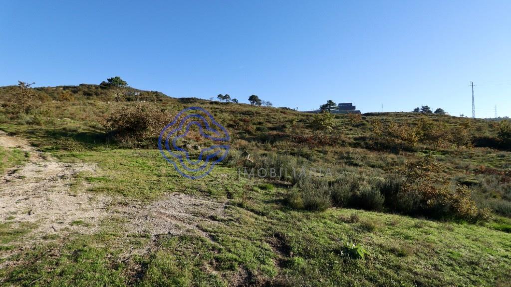 Land with Chapel in Telhe - Soalhães - Marco de Canaveses