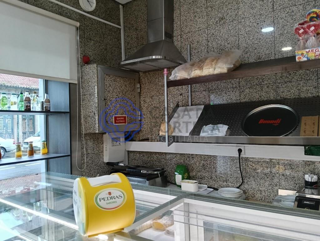 Oportunidade, cafetaria, confeitaria para trespasse no centro de São Mamede de Infesta.