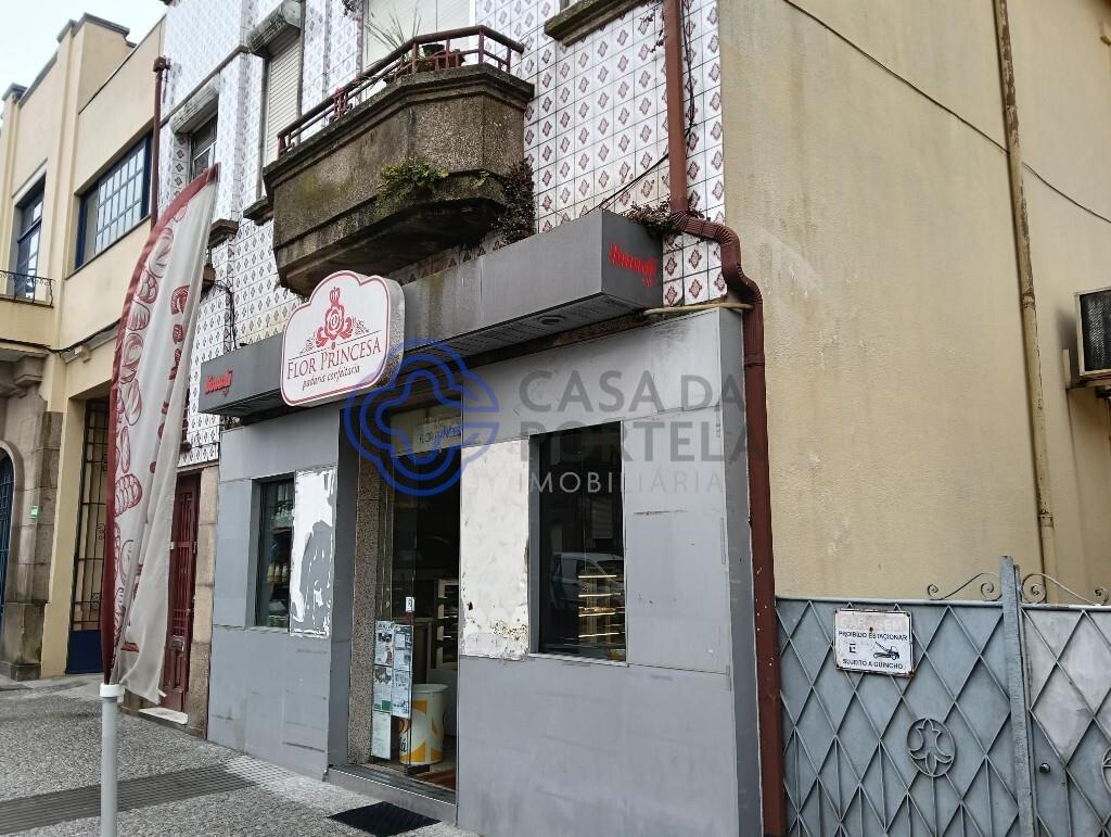 Oportunidade, cafetaria, confeitaria para trespasse no centro de São Mamede de Infesta.