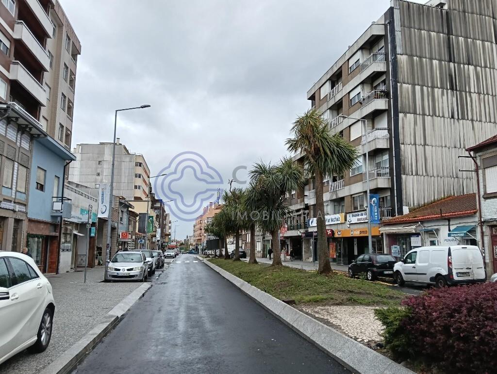 Oportunidade, cafetaria, confeitaria para trespasse no centro de São Mamede de Infesta.