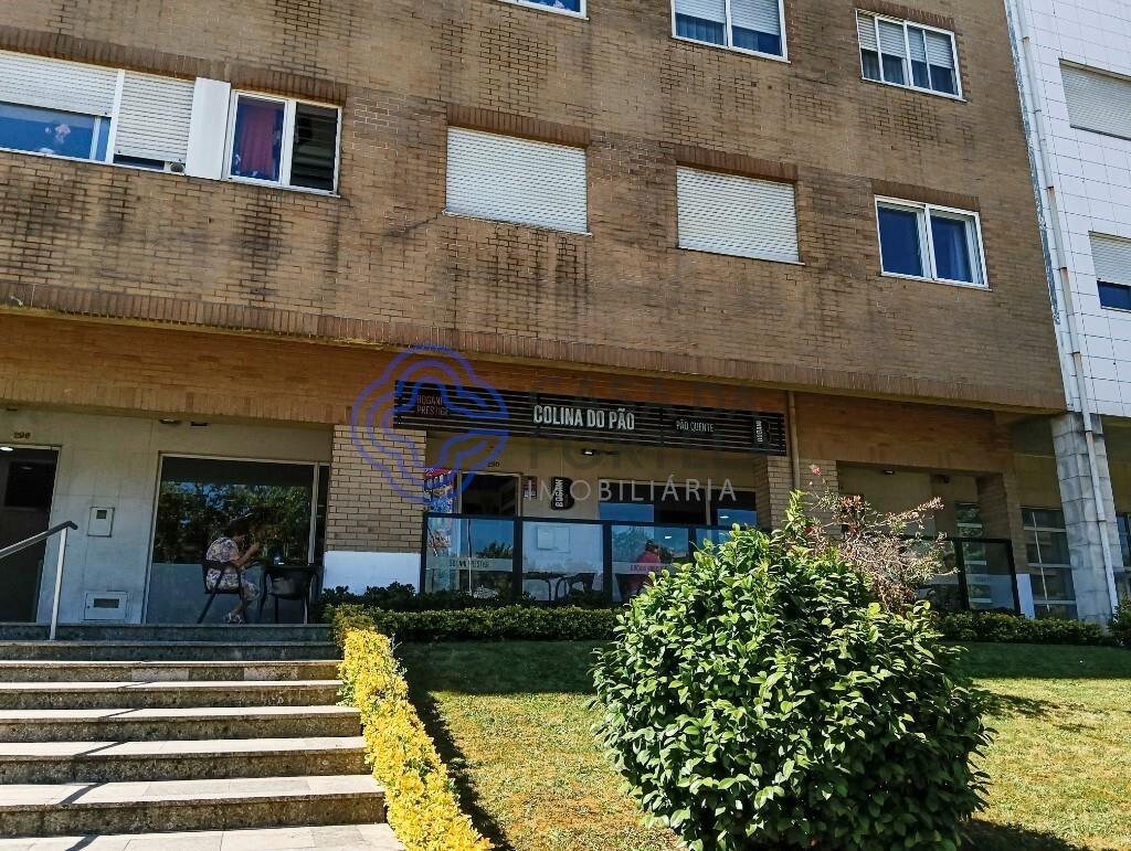 Pão Quente para trespasse em Custóias Matosinhos.