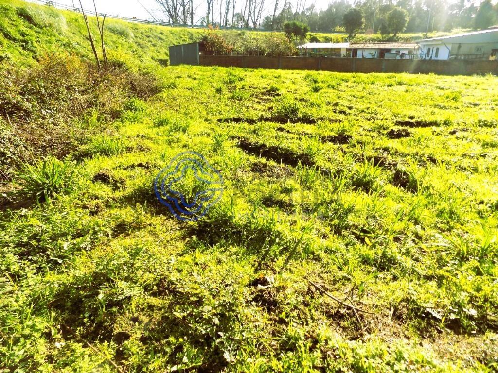 Terreno-Área 1738 M2, Com Excelentes Acessos-A1-Lisboa-Porto A41 Crep Norte-Este.
