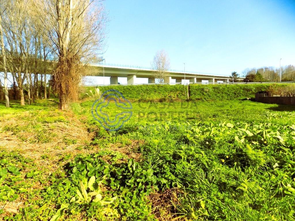 Terreno-Área 1738 M2, Com Excelentes Acessos-A1-Lisboa-Porto A41 Crep Norte-Este.