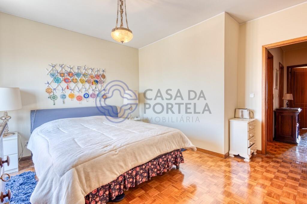 Apartamento T3 com Terraço no Último Andar na Senhora da Hora, Matosinhos