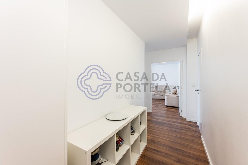 Apartamento T3 com Varanda e Box no Centro de S. Mamede Infesta