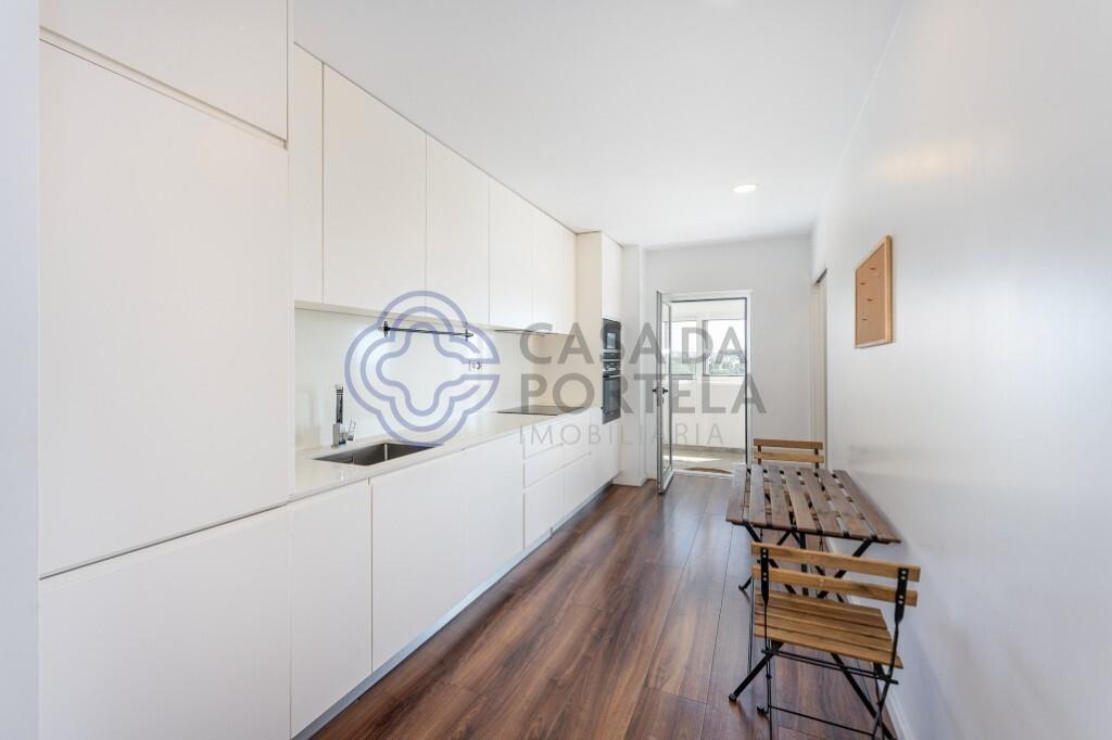 Apartamento T3 com Varanda e Box no Centro de S. Mamede Infesta