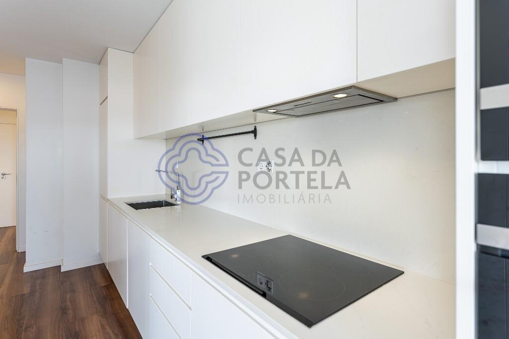 Apartamento T3 com Varanda e Box no Centro de S. Mamede Infesta