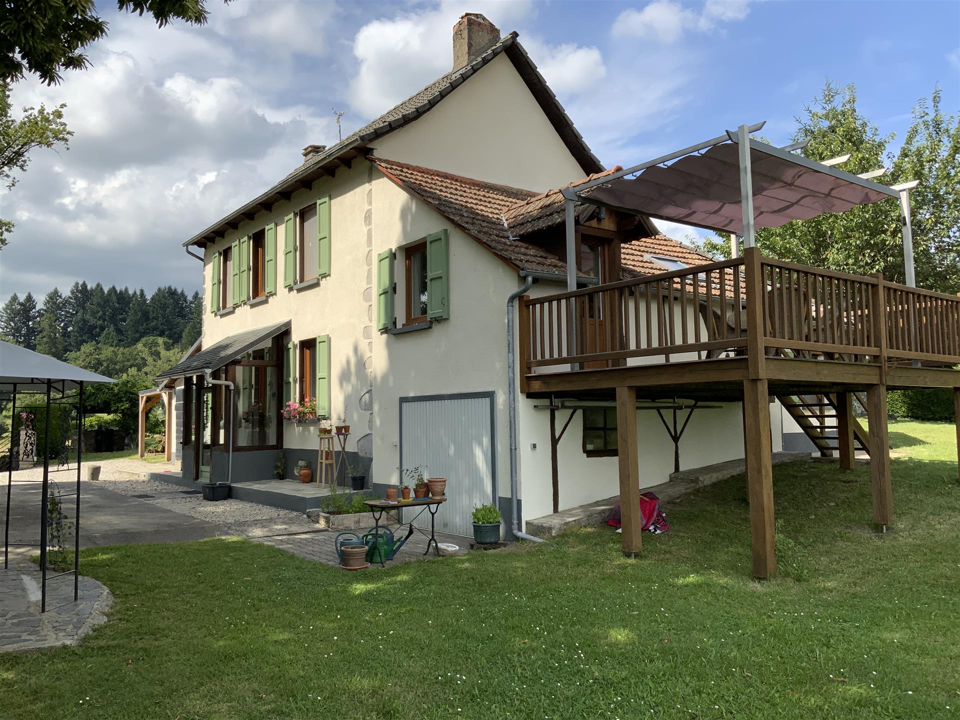 Casa con gran jardín y fantástica ubicación