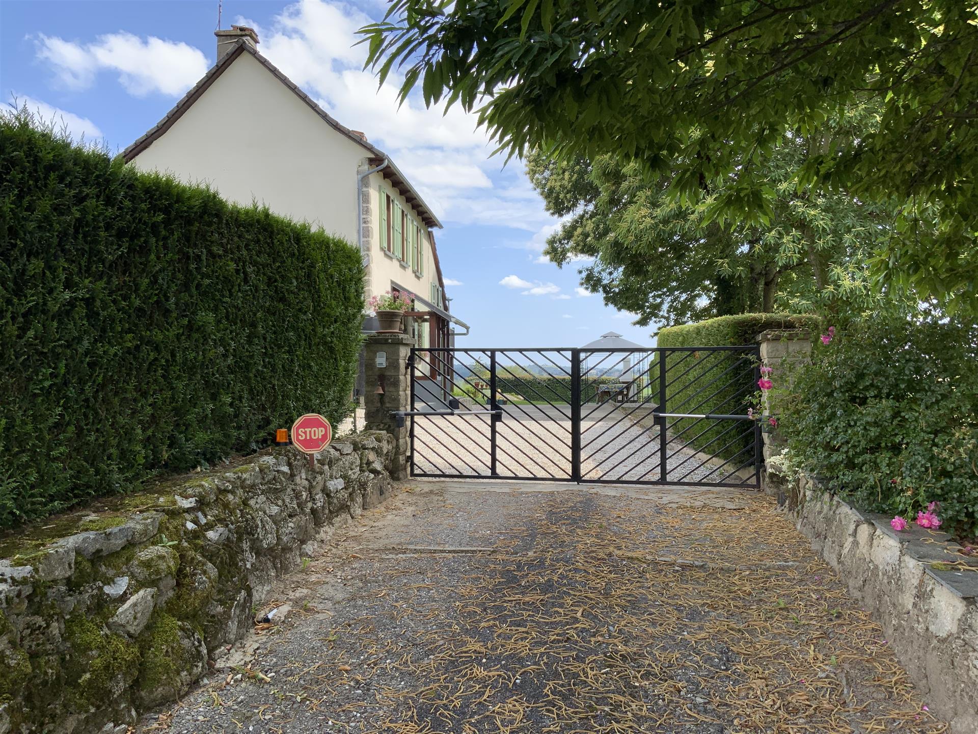 Casa con gran jardín y fantástica ubicación