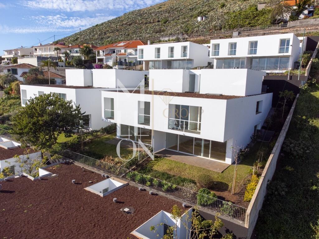 Moradia Geminada T4 I Casas Brancas I Ajuda I São Martinho