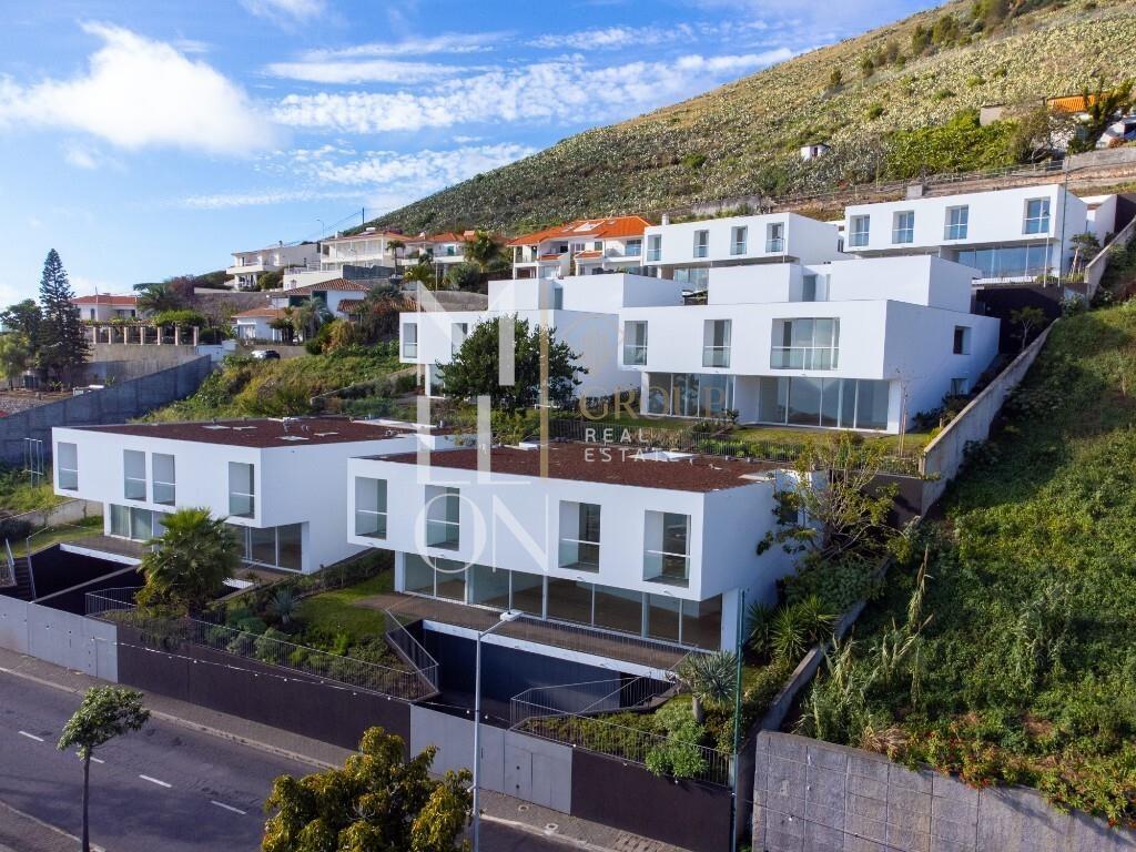 Moradia Geminada T4 I Casas Brancas I Ajuda I São Martinho