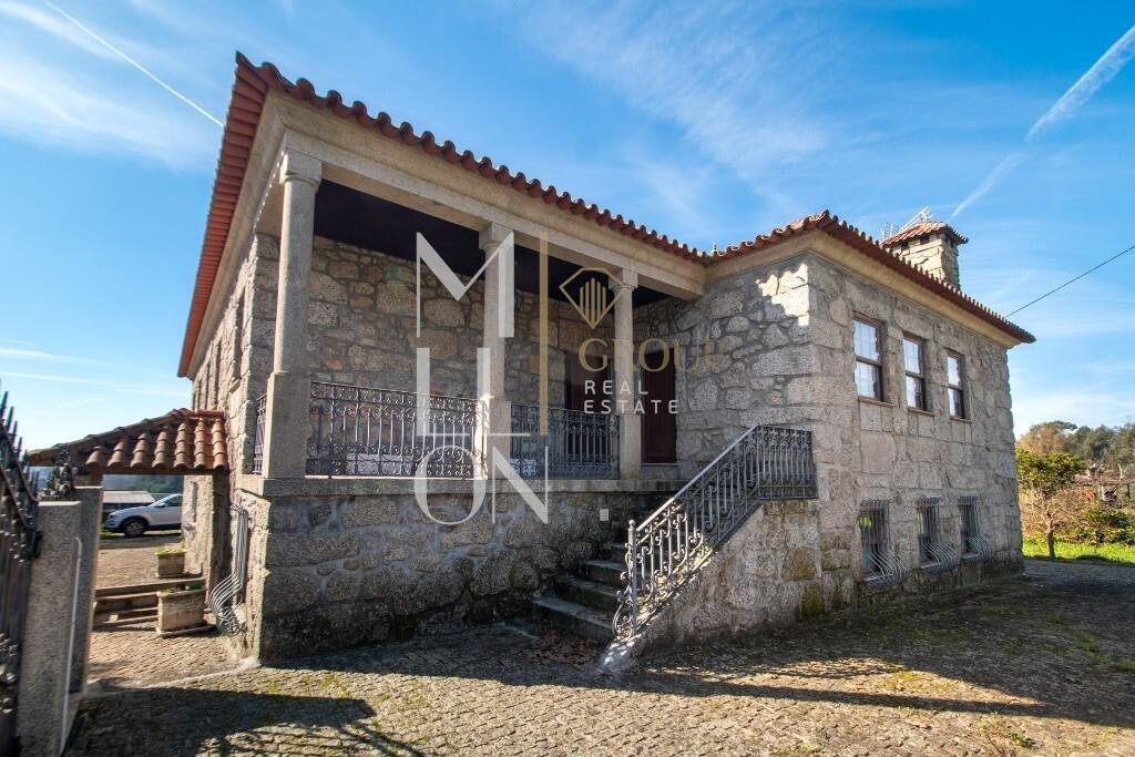Quinta do Loureiro: Uma Casa Solar Histórica e Elegante em Lousada