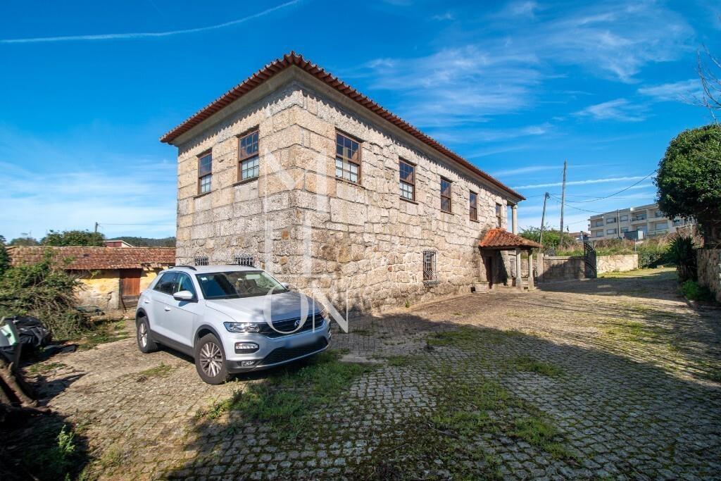 Quinta do Loureiro: Uma Casa Solar Histórica e Elegante em Lousada