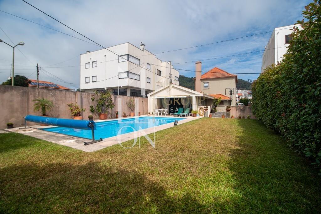 Vrijstaand huis T4 met zwembad en garage in de stad Viana do Castelo
