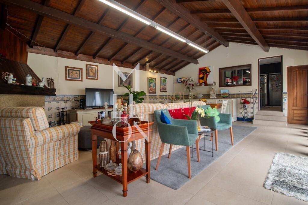 Vrijstaand huis T4 met zwembad en garage in de stad Viana do Castelo