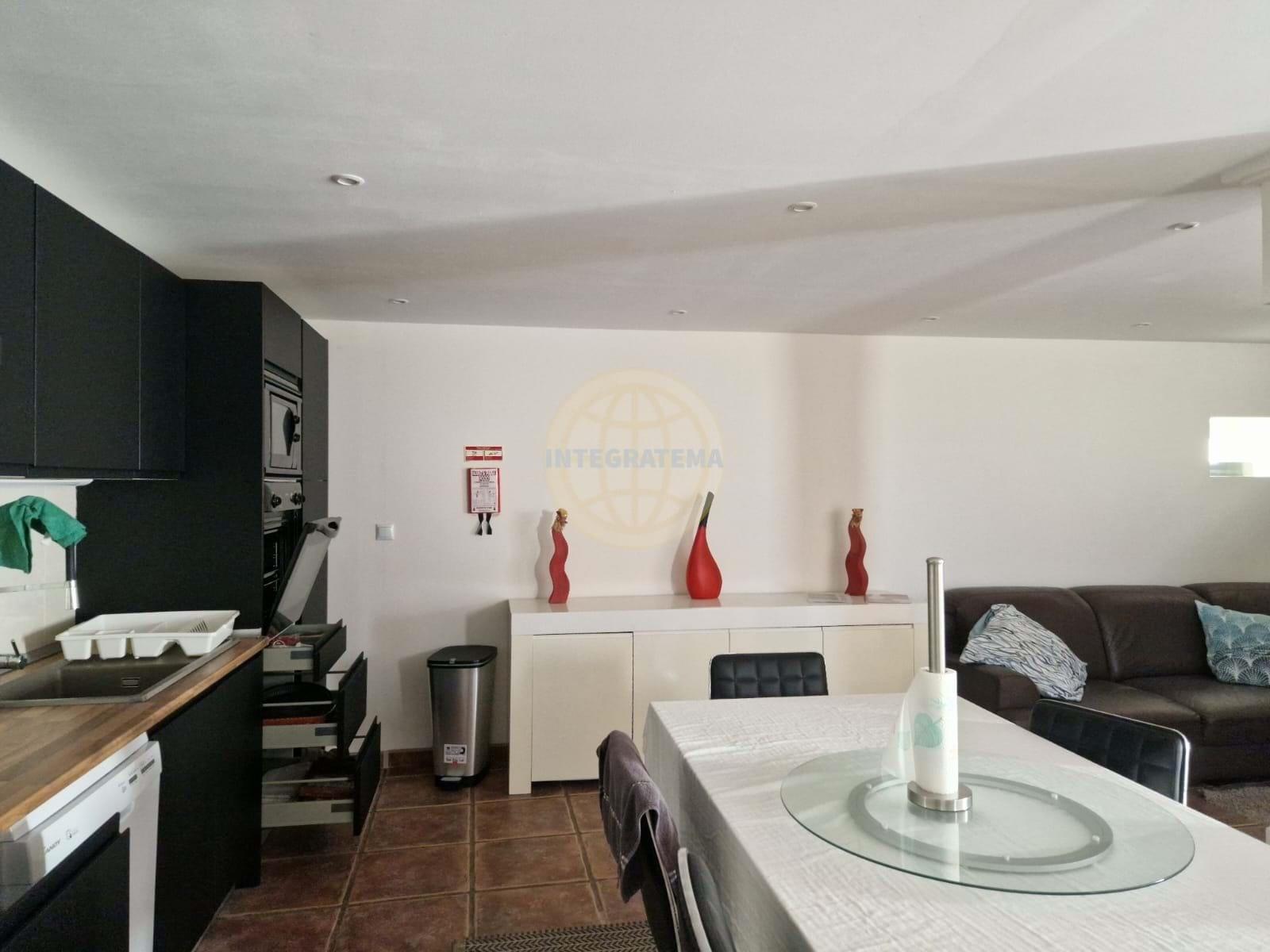 Traditional villa with garden and pool near the city