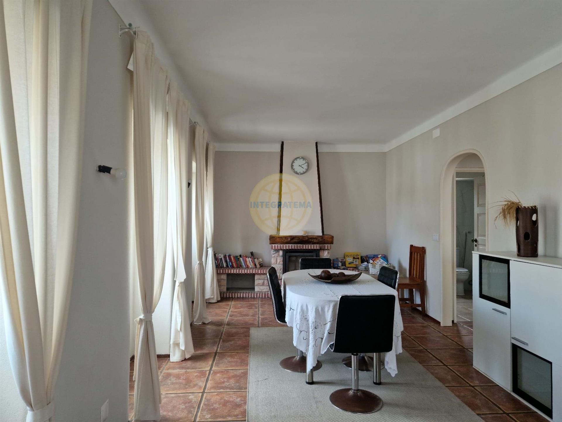 Traditional villa with garden and pool near the city