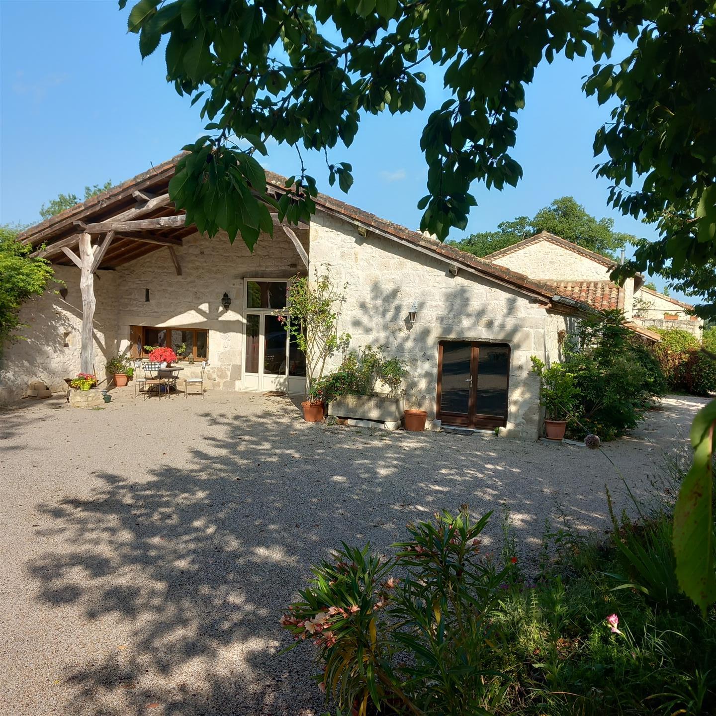 Encantadora propiedad en Madaillan 47360, 360m2 en 6 ha de parque ajardinado.