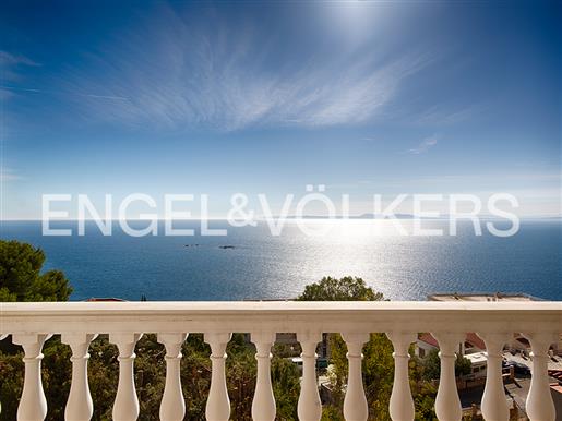 Incredible property with unparalleled views of the Bay of Roses
