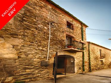 Charming Townhouse in Garriguella
