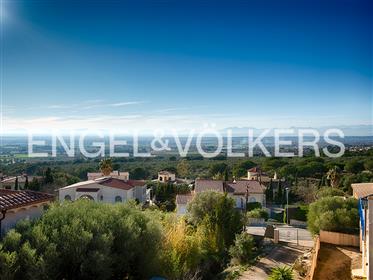 Beautiful villa with two residential units in Palau Saverdera