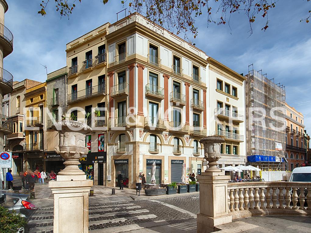 Investment opportunity building in Rambla de Figueres