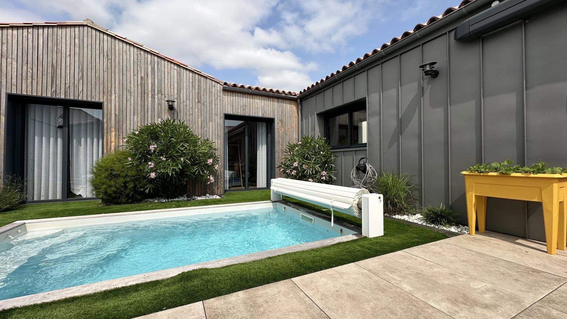 Modern Family Home in Dompierre-sur-Mer with Pool Oasis