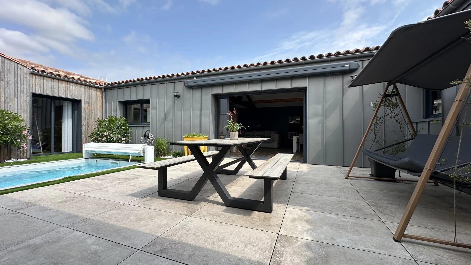 Modern Family Home in Dompierre-sur-Mer with Pool Oasis