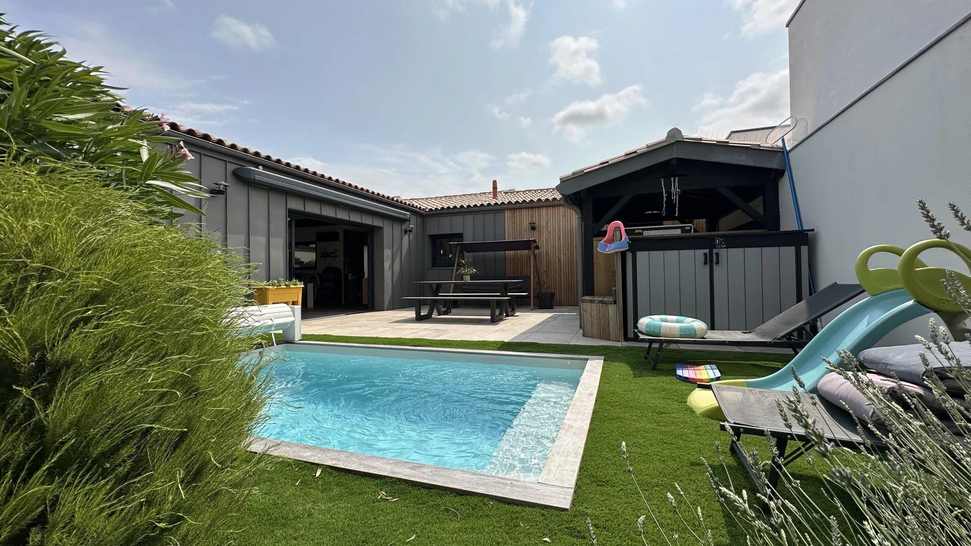 Modern Family Home in Dompierre-sur-Mer with Pool Oasis