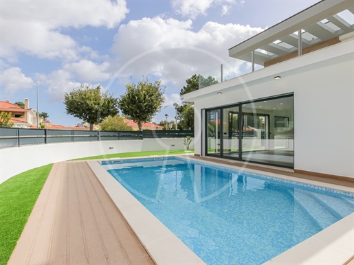 Villa individuelle de 4 chambres avec piscine chauffée à Azeitão