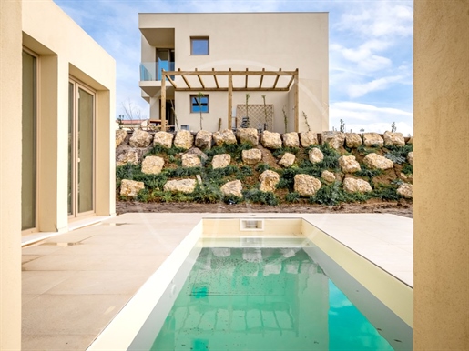 Villa de 3 dormitorios con terraza, piscina y vistas al mar en Lourinhã
