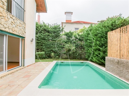3 bedroom villa with garden and pool in Monte Estoril